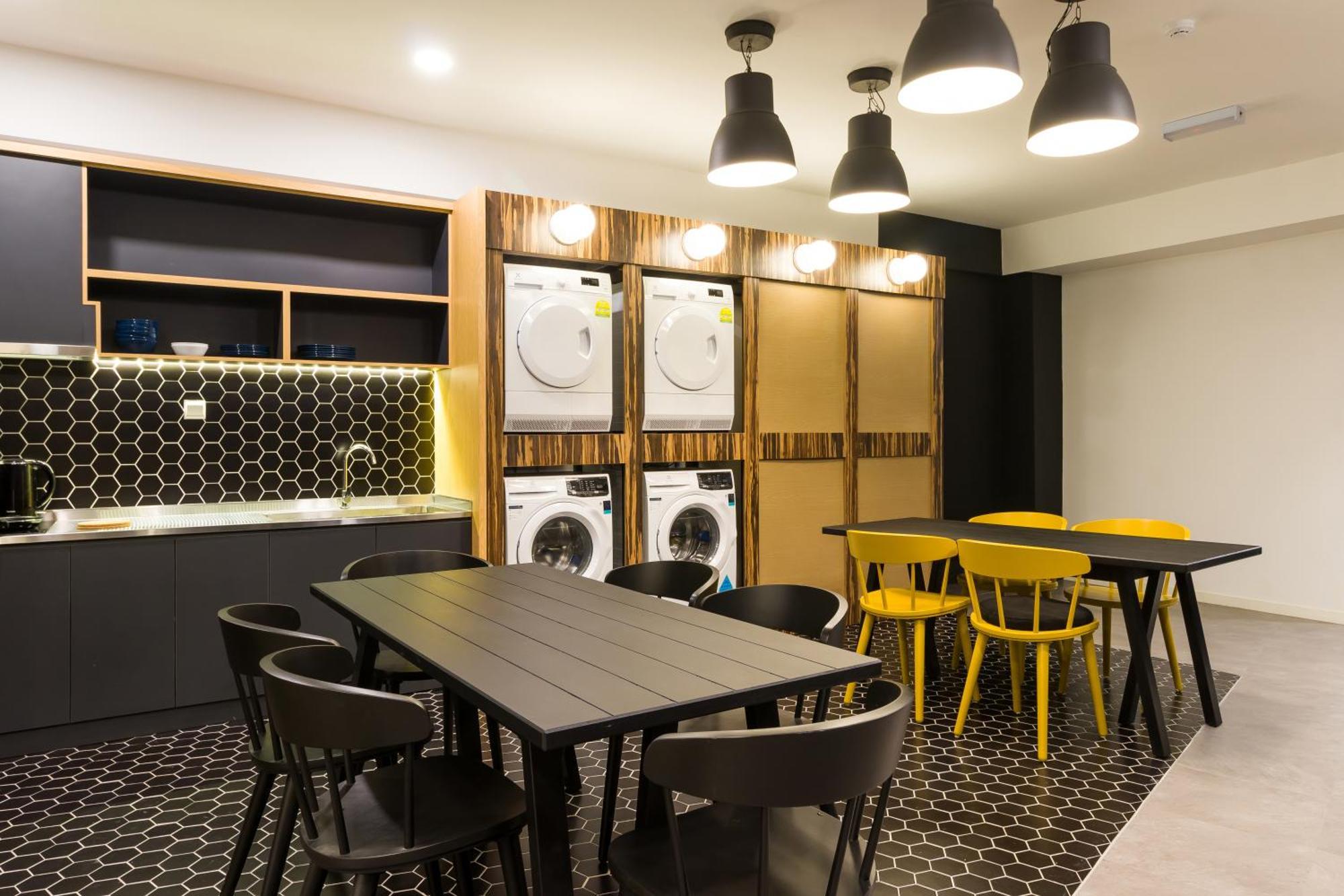 Hostel Upstairs Downstairs Coliving Kampung Pandan *