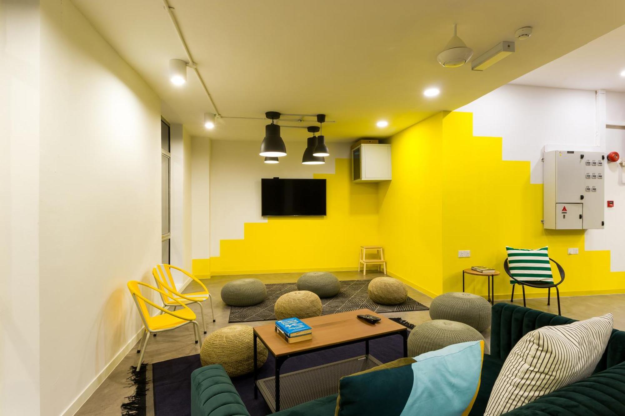 Upstairs Downstairs Coliving Kampung Pandan Asrama *