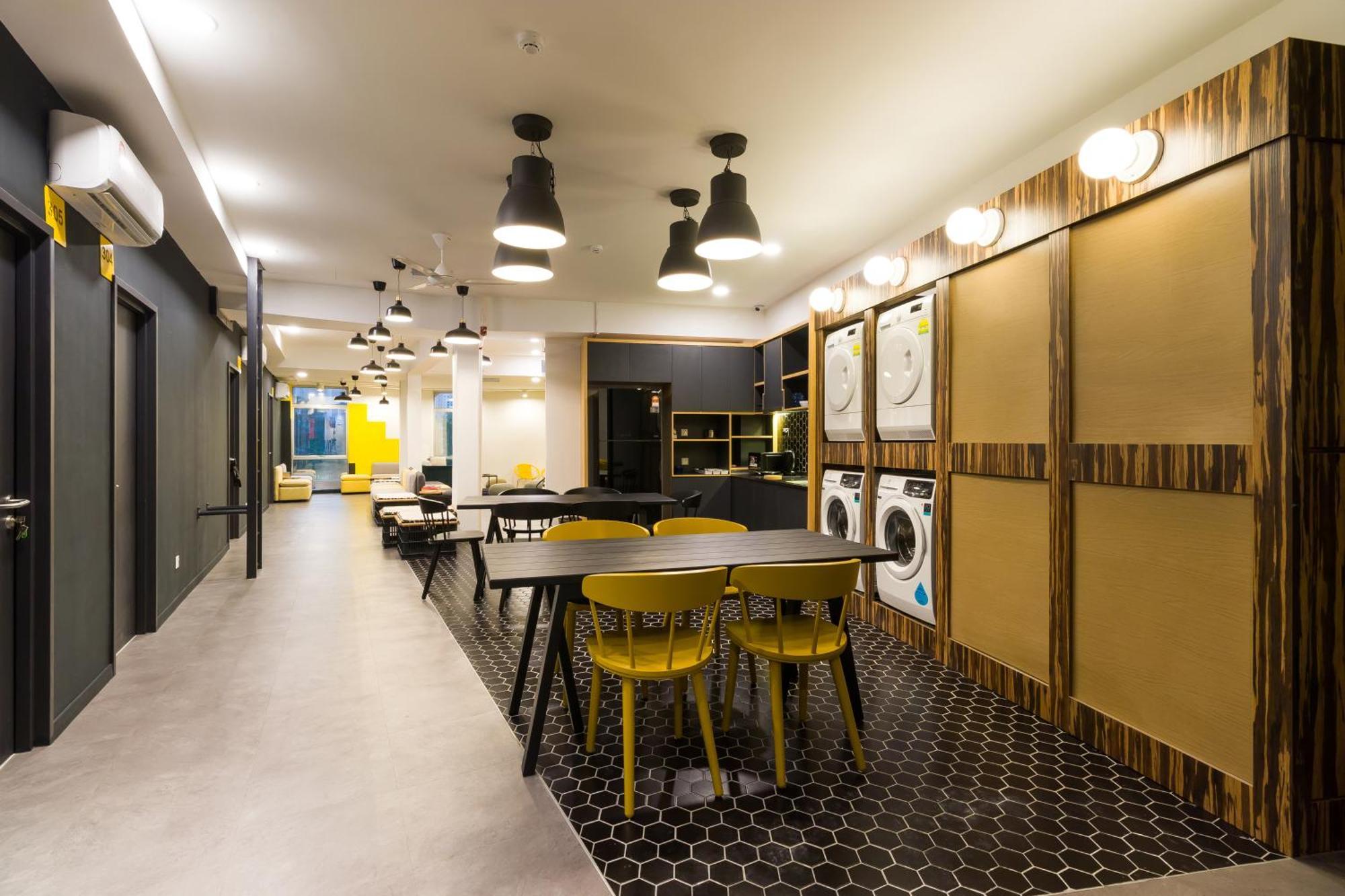 Asrama Upstairs Downstairs Coliving Kampung Pandan