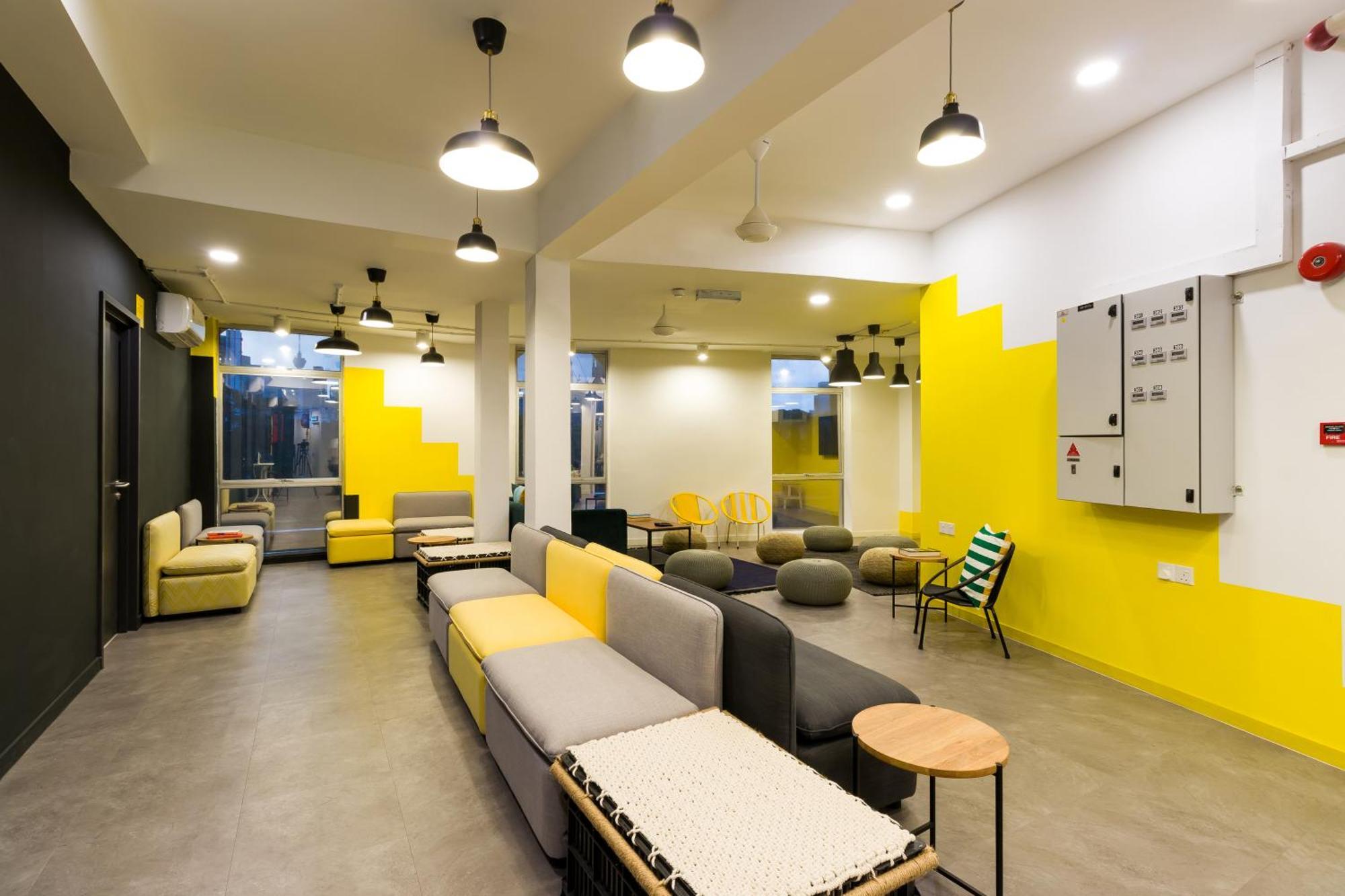 Upstairs Downstairs Coliving Kampung Pandan *