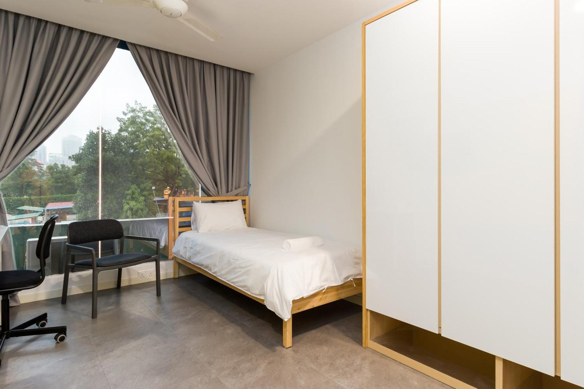 Upstairs Downstairs Coliving Kampung Pandan Asrama *