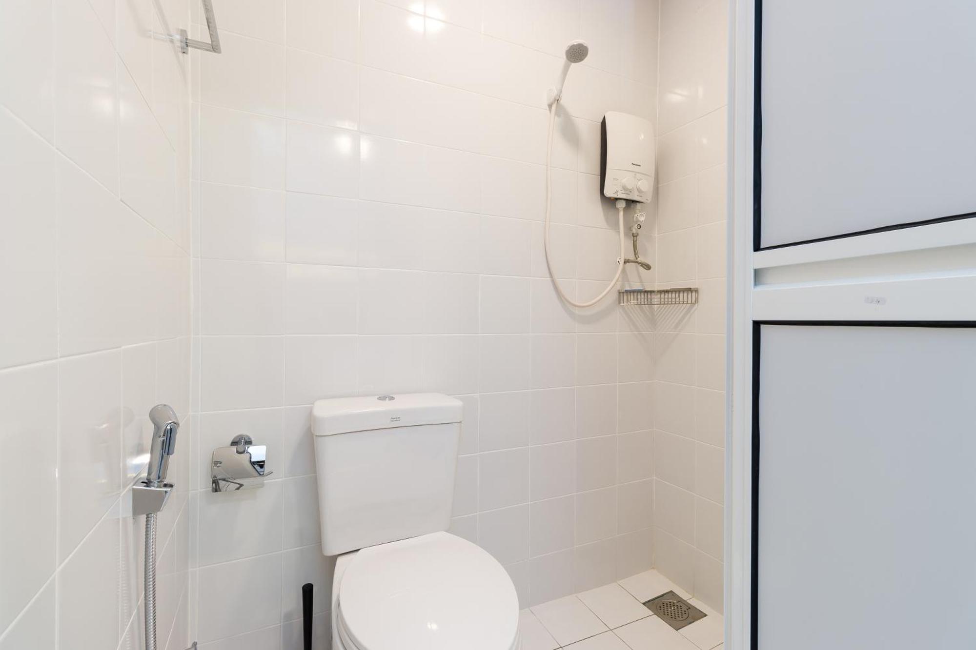 Asrama Upstairs Downstairs Coliving Kampung Pandan