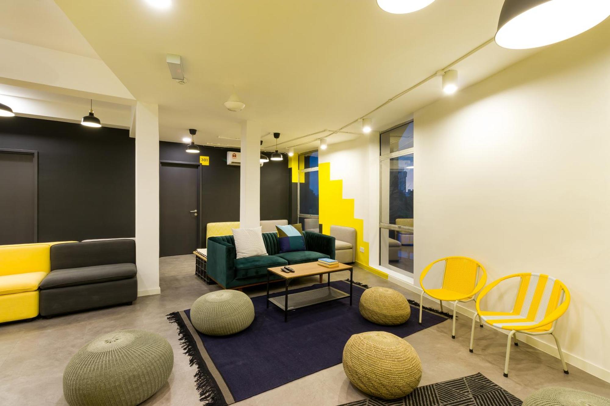 Asrama Upstairs Downstairs Coliving Kampung Pandan